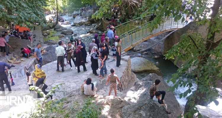 ۱۰۰ هزار گردشگر از جاذبه‌های شهرستان صحنه بازدید کردند