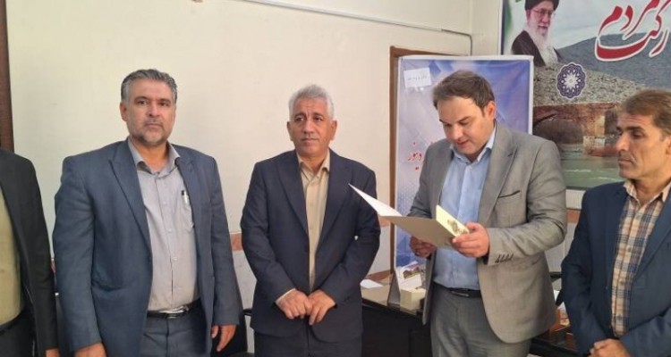 کتابخانه‌های عمومی تنها پایگاه فرهنگی- اجتماعی در روستاها هستند