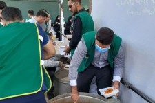 موکب ایران خودروکرمانشاه روزانه 1000 پرس غذا توزیع می کند + عکس