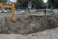 گرفتگی فاضلاب رودخانه آبشوران کرمانشاه رفع شد