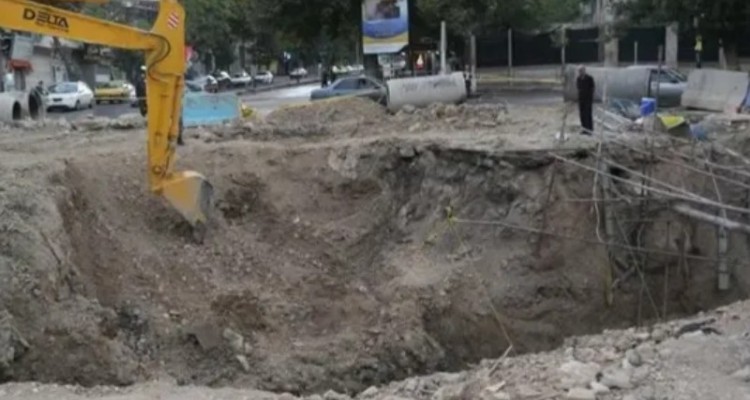 گرفتگی فاضلاب رودخانه آبشوران کرمانشاه رفع شد