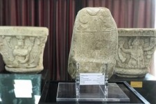 سنگ سه هزار ساله «کودورو» سرپل‌ذهاب به مدت یک هفته مهمان تاق‌بستان است