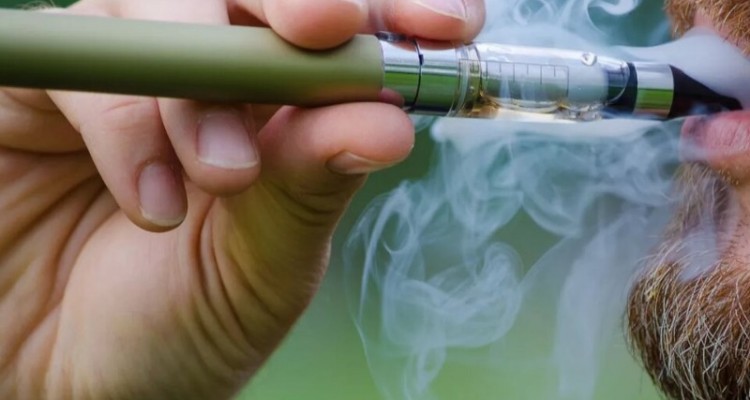سیگار الکترونیک راهکار مناسبی برای ترک سیگار نیست