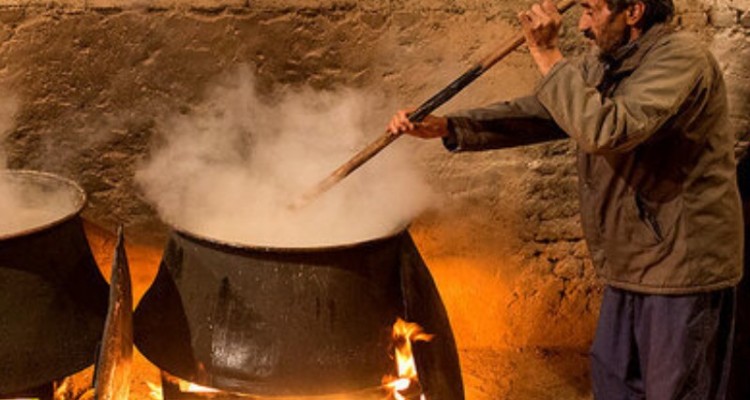 تدوین پرونده ثبت ملی آیین «هلیسه پزان» روستای کنگرشاه صحنه