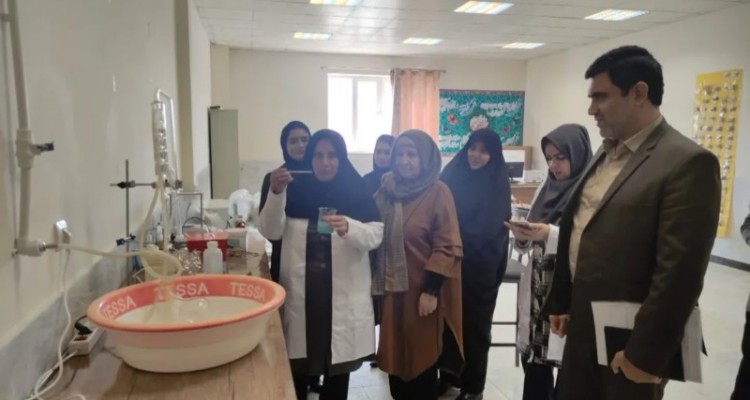 مرکز رشد شهید احمدی روشن صحنه یک ظرفیت حرفه ای برای محققان