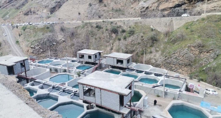 اولین مجتمع پرورش ماهی سردآبی تمام مکانیزه کرمانشاه به بهره برداری رسید