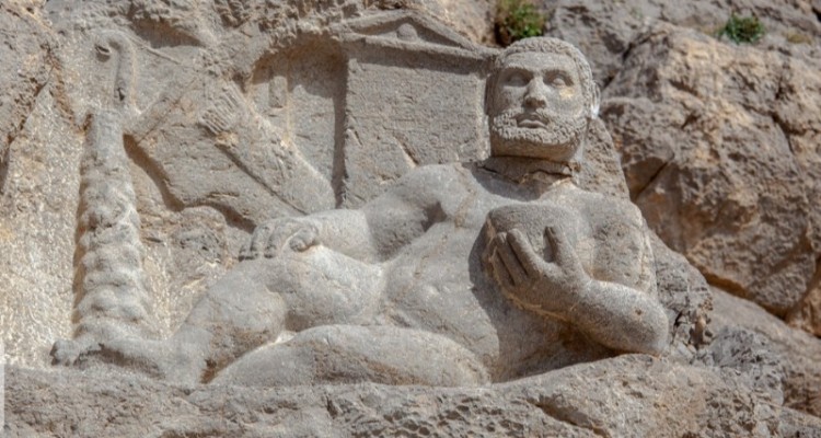 هرسین قلب تاریخ با مجموعه ای از اماکن طبیعی و تاریخی