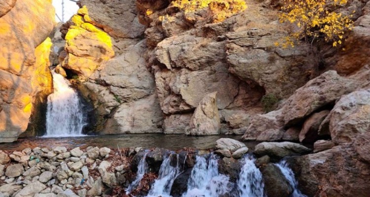 آبشار دربند صحنه