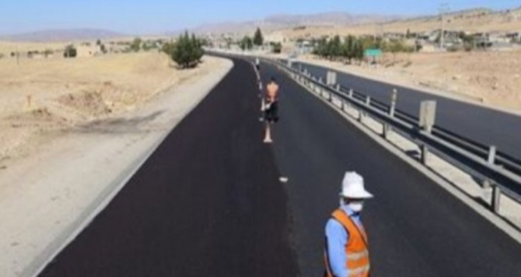 مصرف ۴۷۲ هزار تن آسفالت برای روکش محورهای مواصلاتی استان کرمانشاه