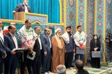 اهدای هدایای رهبر معظم انقلاب به مدال‌آوران کرمانشاهی در هانگژو