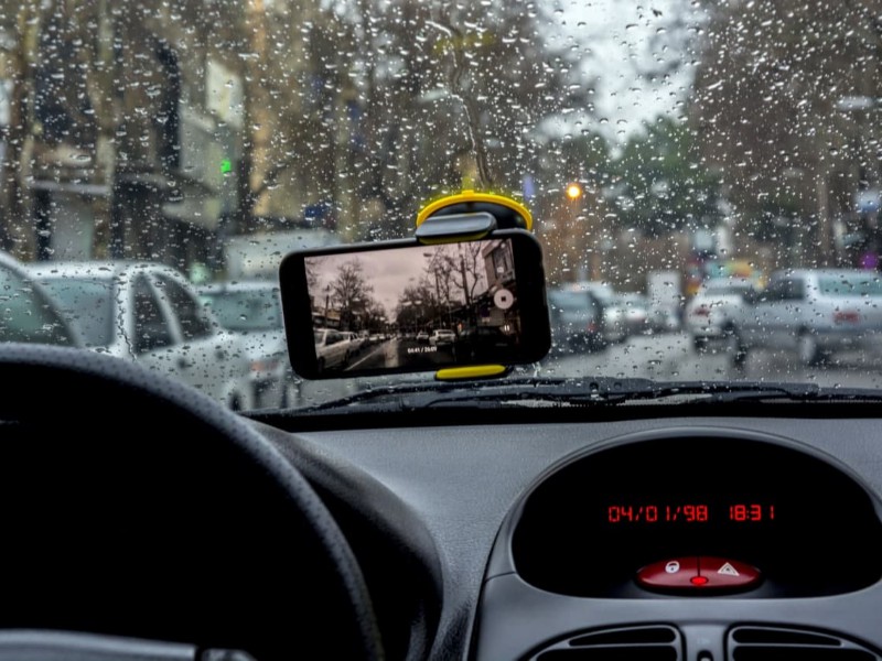 دمای هوای روزانه در صحنه به آرامی روندی رو به افزایش می یابد دمای هوای روزانه در صحنه به آرامی روندی رو به افزایش می یابد