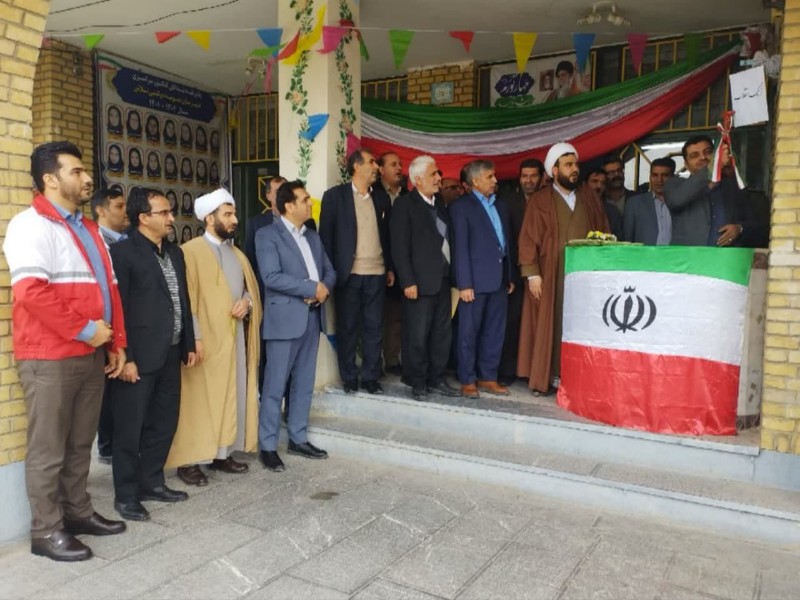 زنگ انقلاب در مدارس صحنه نواخته شد زنگ انقلاب در مدارس صحنه نواخته شد