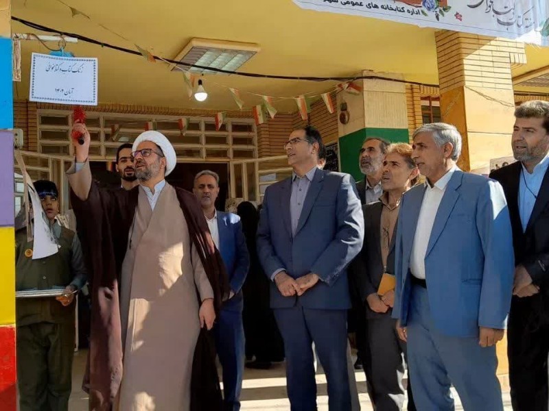 زنگ گرامیداشت هفته کتاب و کتابخوانی درصحنه نواخته شد زنگ گرامیداشت هفته کتاب و کتابخوانی درصحنه نواخته شد