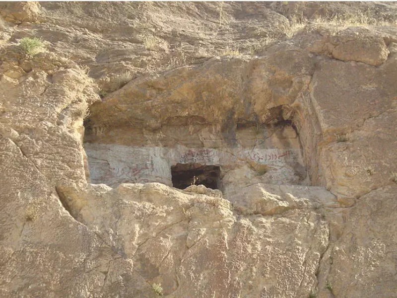 گور دخمه هخامنشی صحنه را بیشتر بشناسید گور دخمه هخامنشی صحنه را بیشتر بشناسید