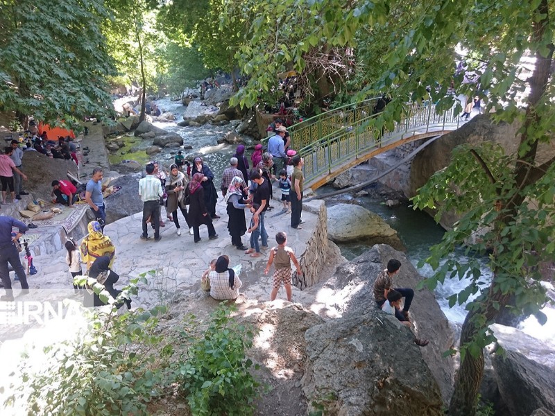 ۱۰۰ هزار گردشگر از جاذبههای شهرستان صحنه بازدید کردند ۱۰۰ هزار گردشگر از جاذبههای شهرستان صحنه بازدید کردند