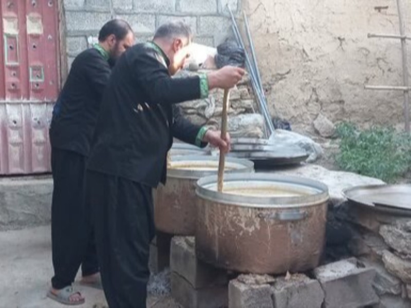 برگزاری آیین «هلیسه پزان» در روستای کنگرشاه صحنه برگزاری آیین «هلیسه پزان» در روستای کنگرشاه صحنه