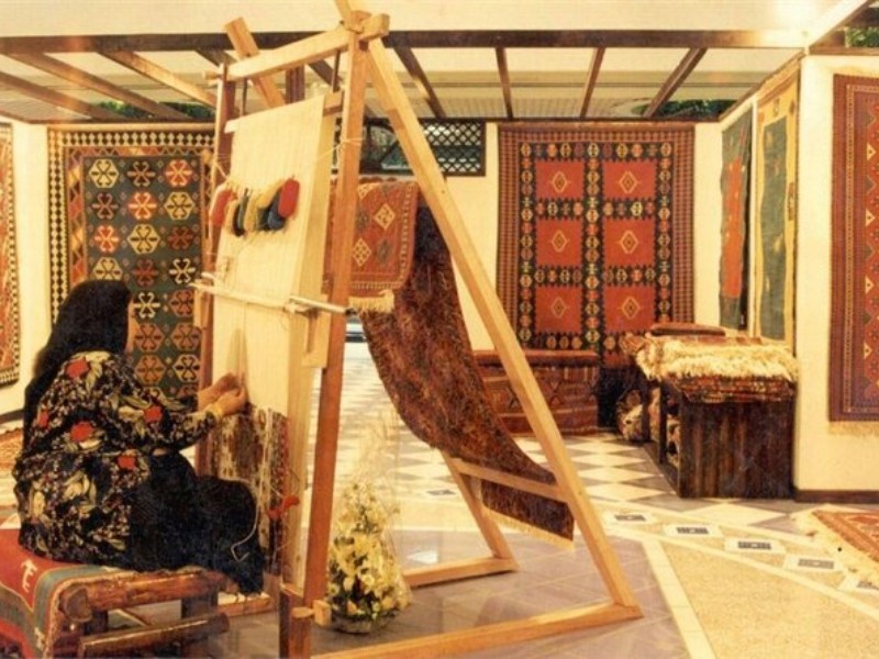 هنرمندان صحنه ای در تلاشند تا شکل و شمایلی جدید به گلیم بدهند