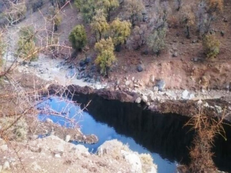 نشت نفت تهدیدی برای آلودگی آب و اراضی غرب استان کرمانشاه نشت نفت تهدیدی برای آلودگی آب و اراضی غرب استان کرمانشاه