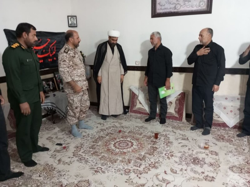 فرمانده سپاه صحنه در دیدار با خانواده شهدای حمله رژیم صهیونیستی: در غم شما شریکیم فرمانده سپاه صحنه در دیدار با خانواده شهدای حمله رژیم صهیونیستی: در غم شما شریکیم