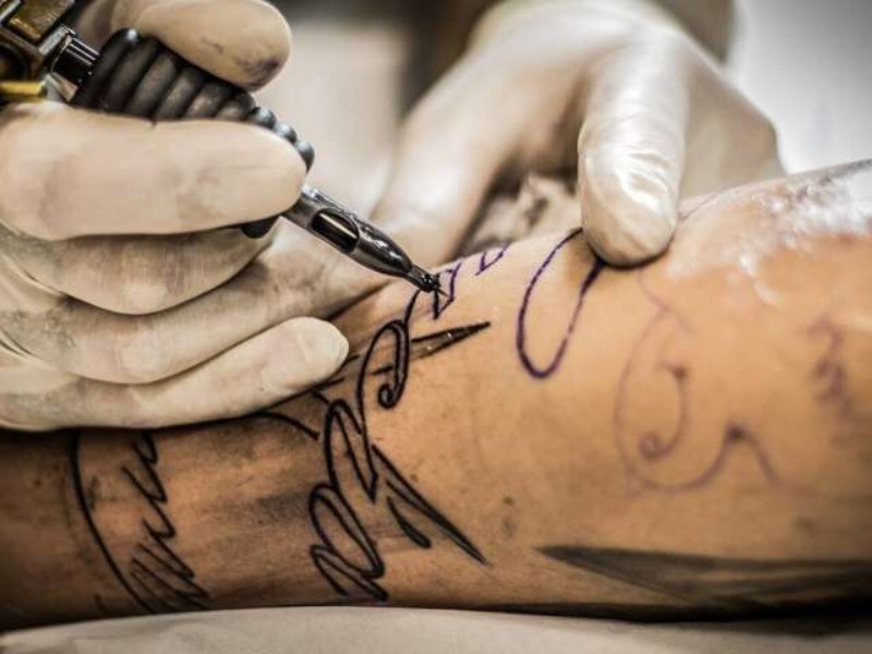 تَتو؛ مُد یا معضل/زیبایی و زخمی که روی پوست میماند تَتو؛ مُد یا معضل/زیبایی و زخمی که روی پوست میماند