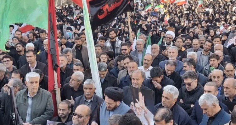 شکوه عزاداری مردم شهرستان صحنه در سوگ امام خامنه‌ای