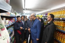بازدید استاندار کرمانشاه از فروشگاه‌های زنجیره‌ای عرضه مواد غذایی در شهر صحنه
