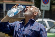 دمای هوا در مناطق گرمسیر استان کرمانشاه به ۴۹ درجه می‌رسد
