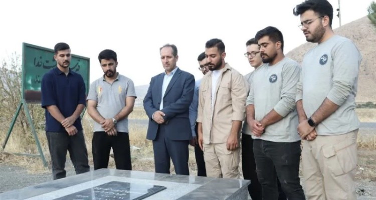 دیدار خادمین بسیج دانشجویی دانشگاه فرهنگیان کرمانشاه با خانواده شهید دانشجوی جنگ رمضان