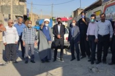 طلبه‌ صحنه ای که به نیازمندان 102 روستا رسیدگی می‌کند