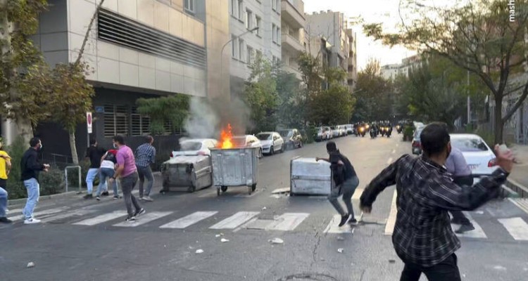 خودکشی بایدن زیر پل پارک‌وی!