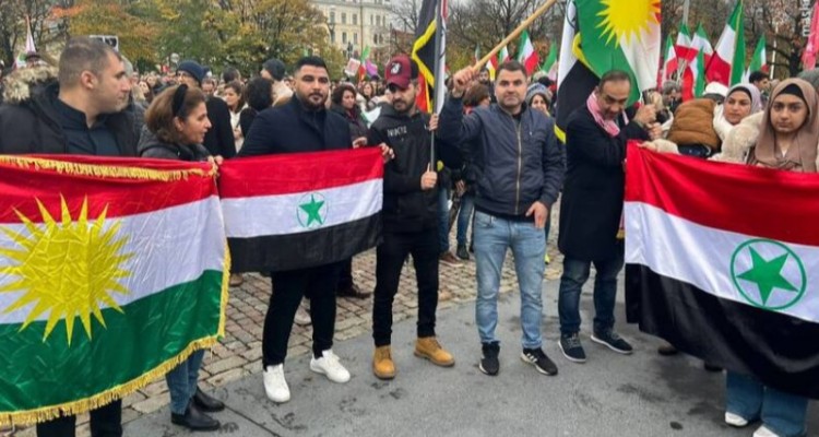 پشت پرده برگزاری سیرک نئونازی‌ها با هزار پرچم