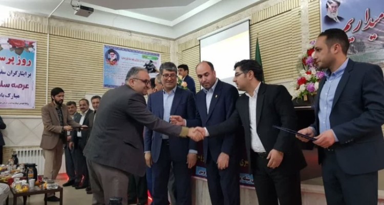 آئین تجلیل از پرستاران شهرستان هرسین انجام شد + عکس