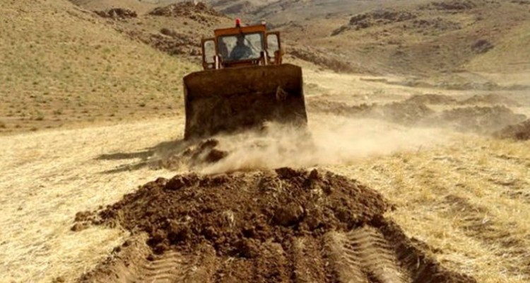 رفع تصرف 675 مترمربع از اراضی ملی در پلاک آهنگران شهرستان صحنه