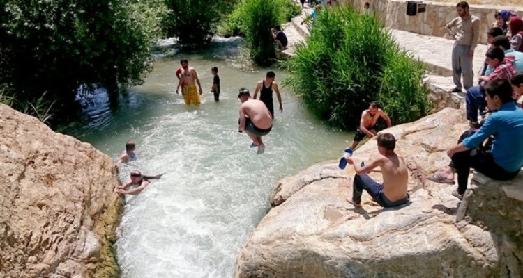 در روزهای داغ تابستان به این شهر خنک و زیبای صحنه سفر کنید