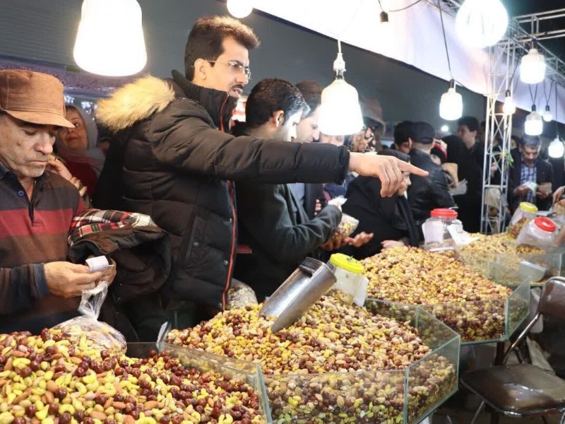 نمایشگاه عرضه کالاهای اساسی شب عید در صحنه برپا می شود نمایشگاه عرضه کالاهای اساسی شب عید در صحنه برپا می شود