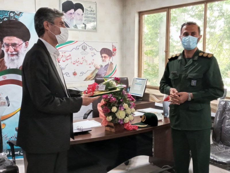 معلم نقش مهمی در تربیت نیروی انسانی متعهد و کار آمد دارد معلم نقش مهمی در تربیت نیروی انسانی متعهد و کار آمد دارد