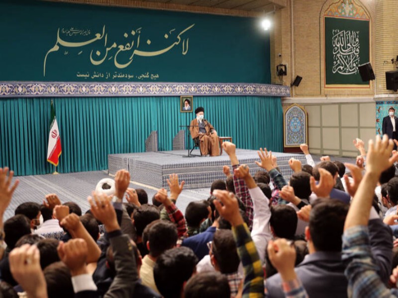 راه روشن انقلاب را با جدیت دنبال کنید راه روشن انقلاب را با جدیت دنبال کنید