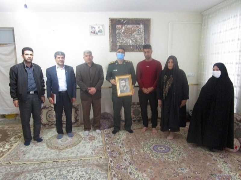 مسئولین با تعداد 58 خانواده ایثارگر شهرستان صحنه دیدار کردند