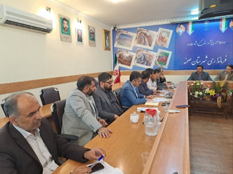 جشنواره انگور کندوله و سیب سرتخت در صحنه برگزار میشود جشنواره انگور کندوله و سیب سرتخت در صحنه برگزار میشود
