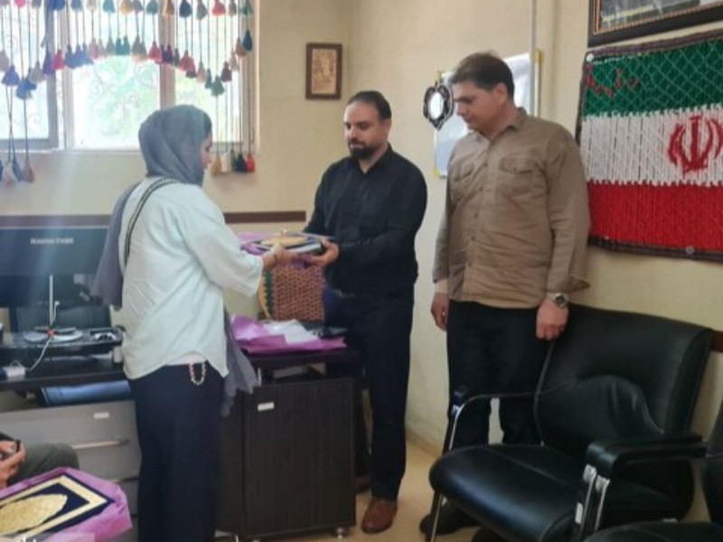 تجلیل از فعالان صنایع‌دستی شهرستان صحنه/گامی در مسیر احیا و توسعه هنرهای بومی