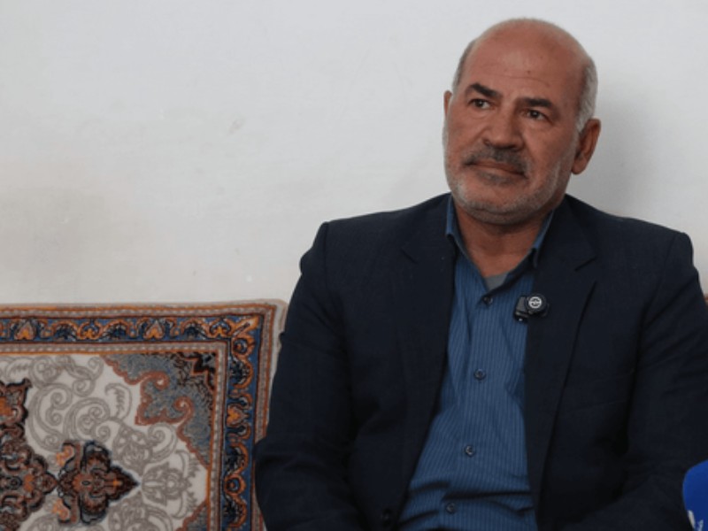 یک سال دلتنگی؛ پدری که هنوز با فرزند شهیدش حرف میزند یک سال دلتنگی؛ پدری که هنوز با فرزند شهیدش حرف میزند
