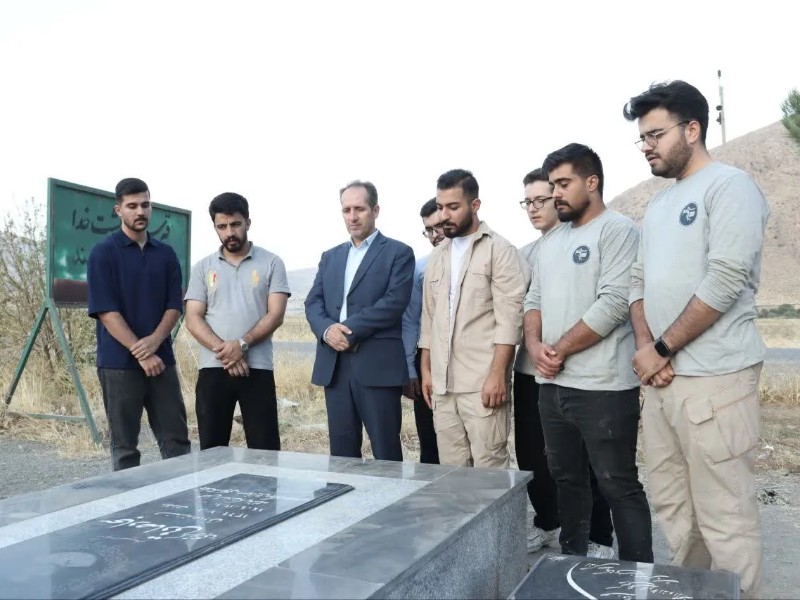 دیدار خادمین بسیج دانشجویی دانشگاه فرهنگیان کرمانشاه با خانواده شهید دانشجوی جنگ رمضان دیدار خادمین بسیج دانشجویی دانشگاه فرهنگیان کرمانشاه با خانواده شهید دانشجوی جنگ رمضان